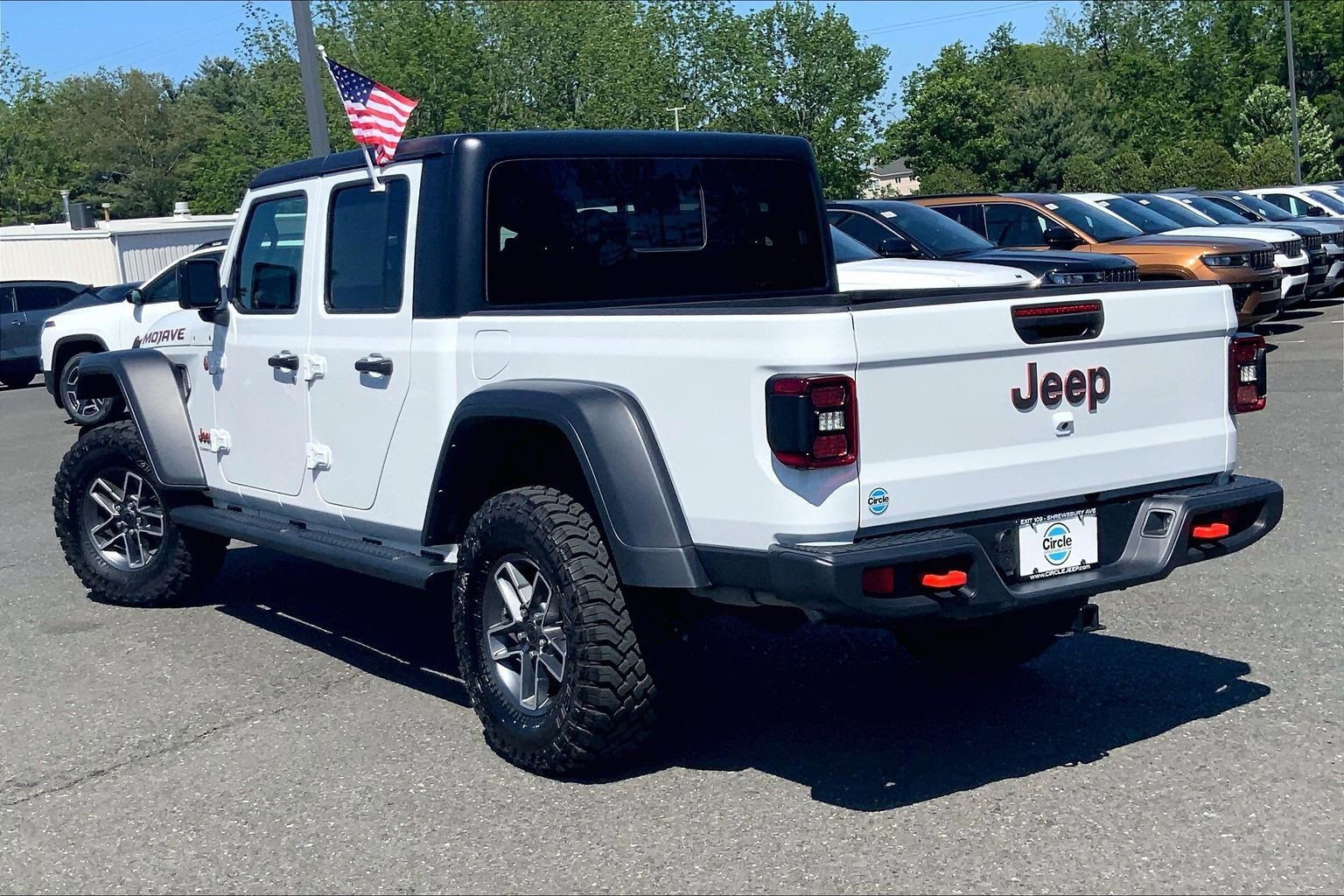Certified 2025 Jeep Gladiator Mojave w/ Convenience Group AWD/4WD image 11