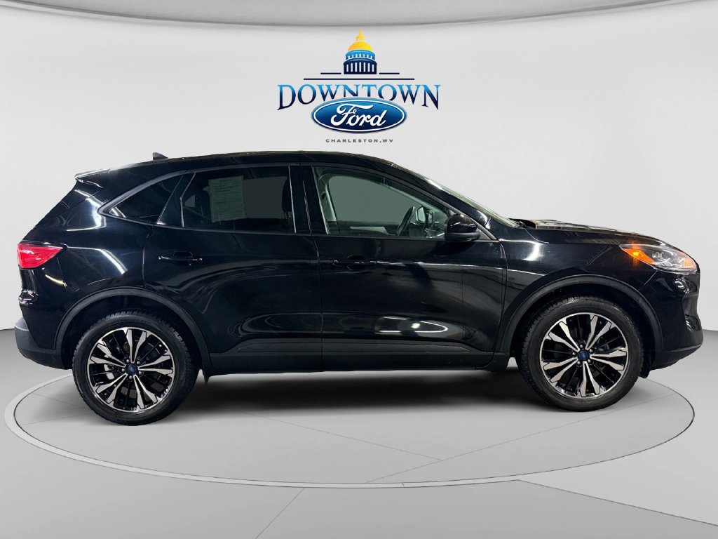 Used 2022 Ford Escape SE w/ SE Sport Appearance Package AWD/4WD image 2