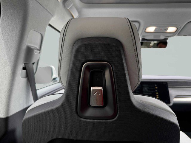 Used 2024 Rivian R1S Adventure image 48