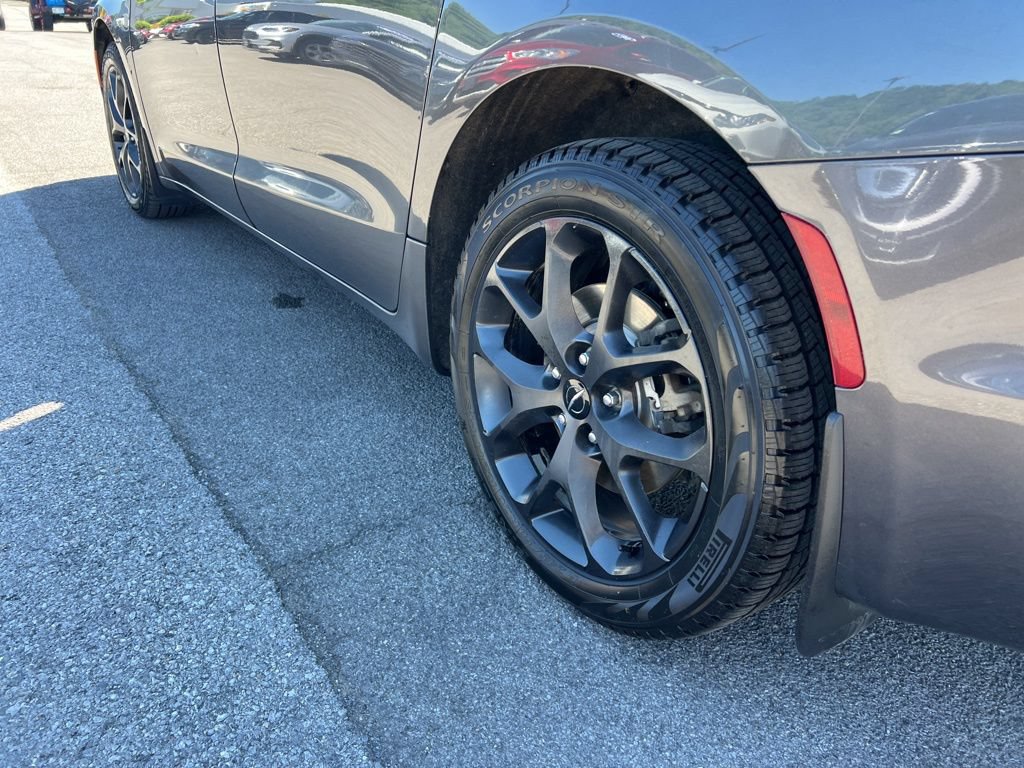 Used 2022 Chrysler Pacifica Touring-L w/ S Appearance Package AWD/4WD image 32