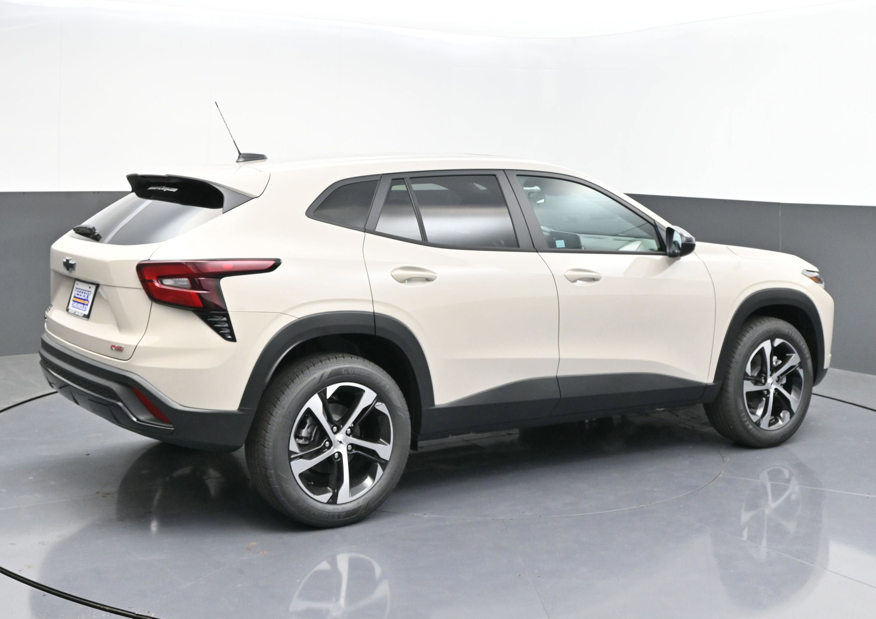 New 2026 Chevrolet Trax RS w/ Sunroof Package FWD image 7