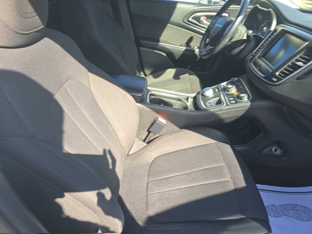 Used 2016 Chrysler 200 Limited w/ Convenience Group image 17