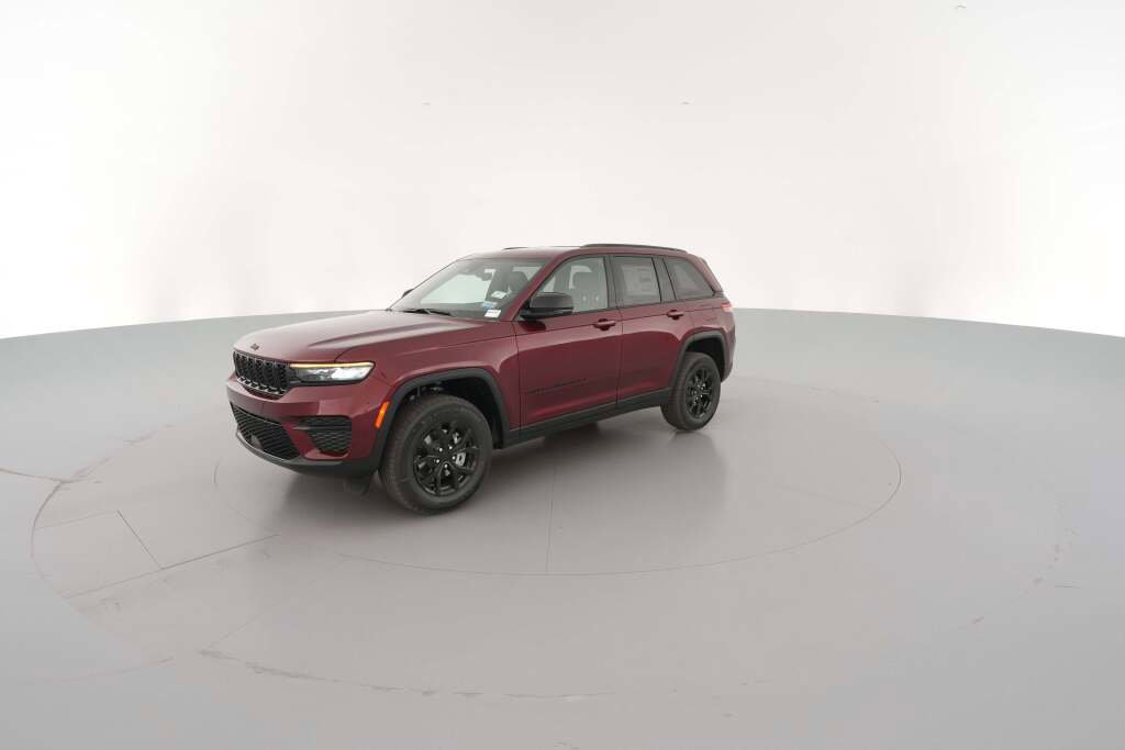 New 2025 Jeep Grand Cherokee Altitude image 4