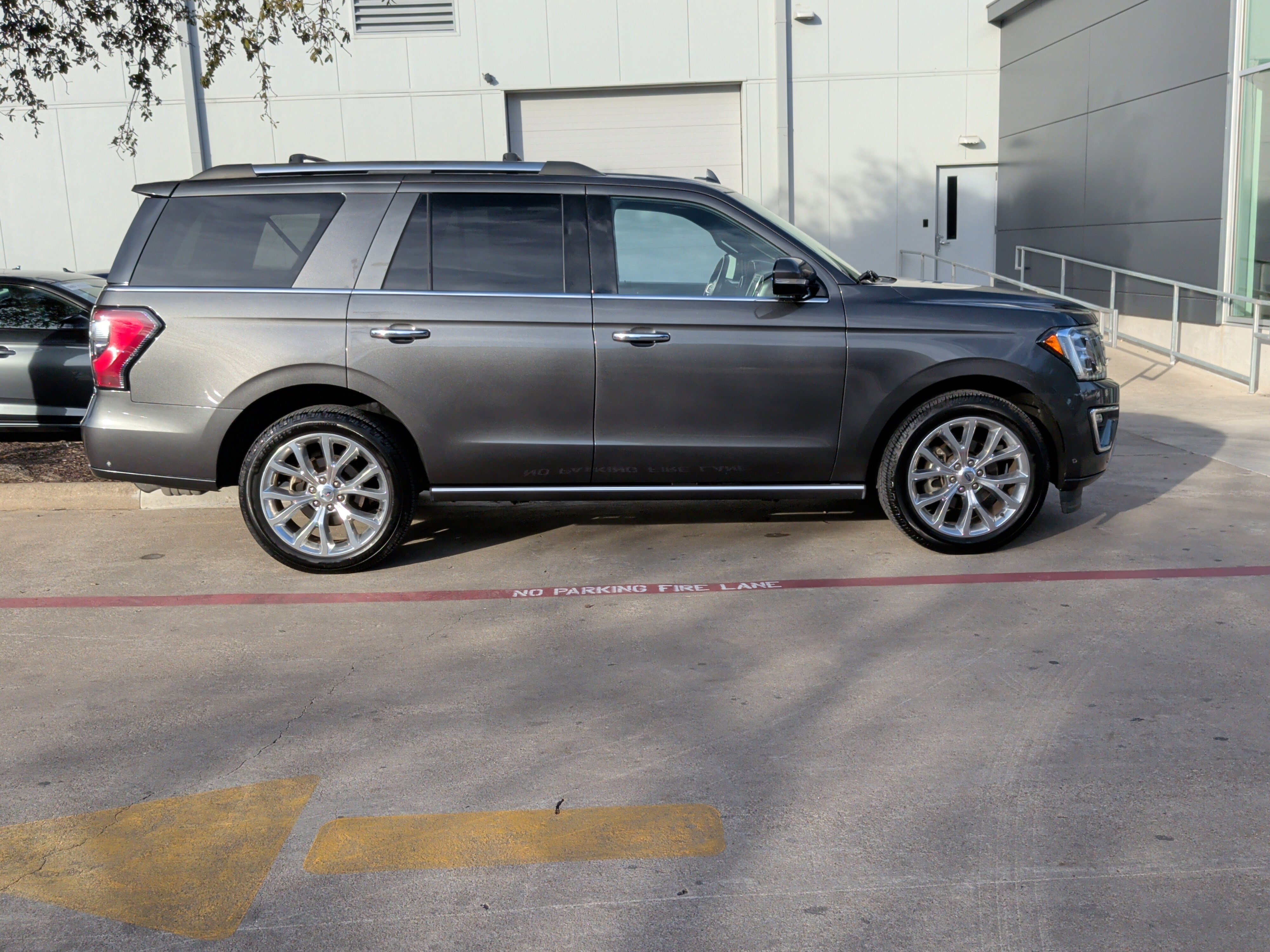 Used 2019 Ford Expedition Limited w/ Equipment Group 302A image 11