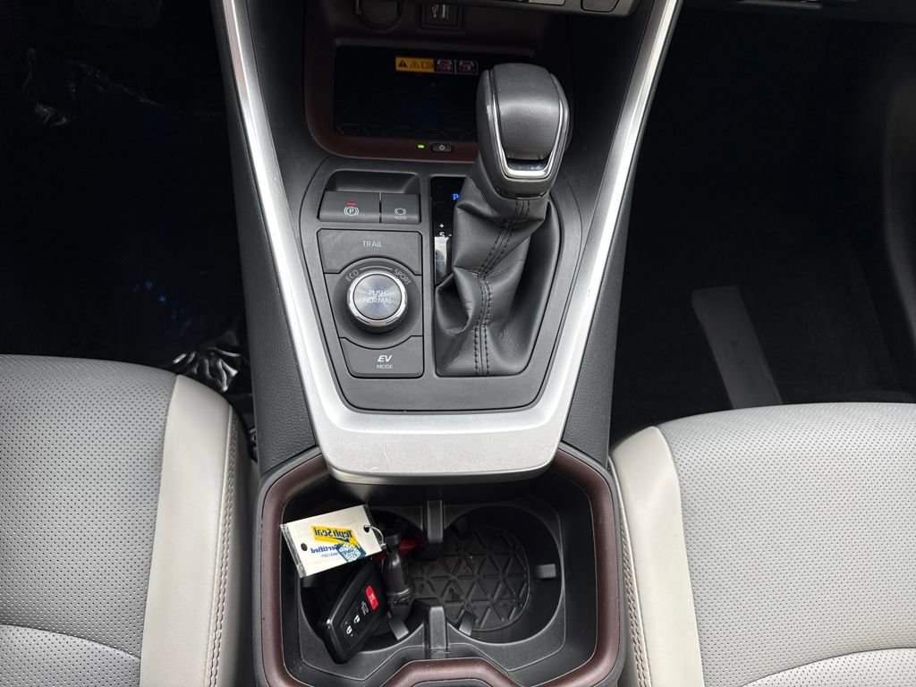 Used 2025 Toyota RAV4 Limited image 21