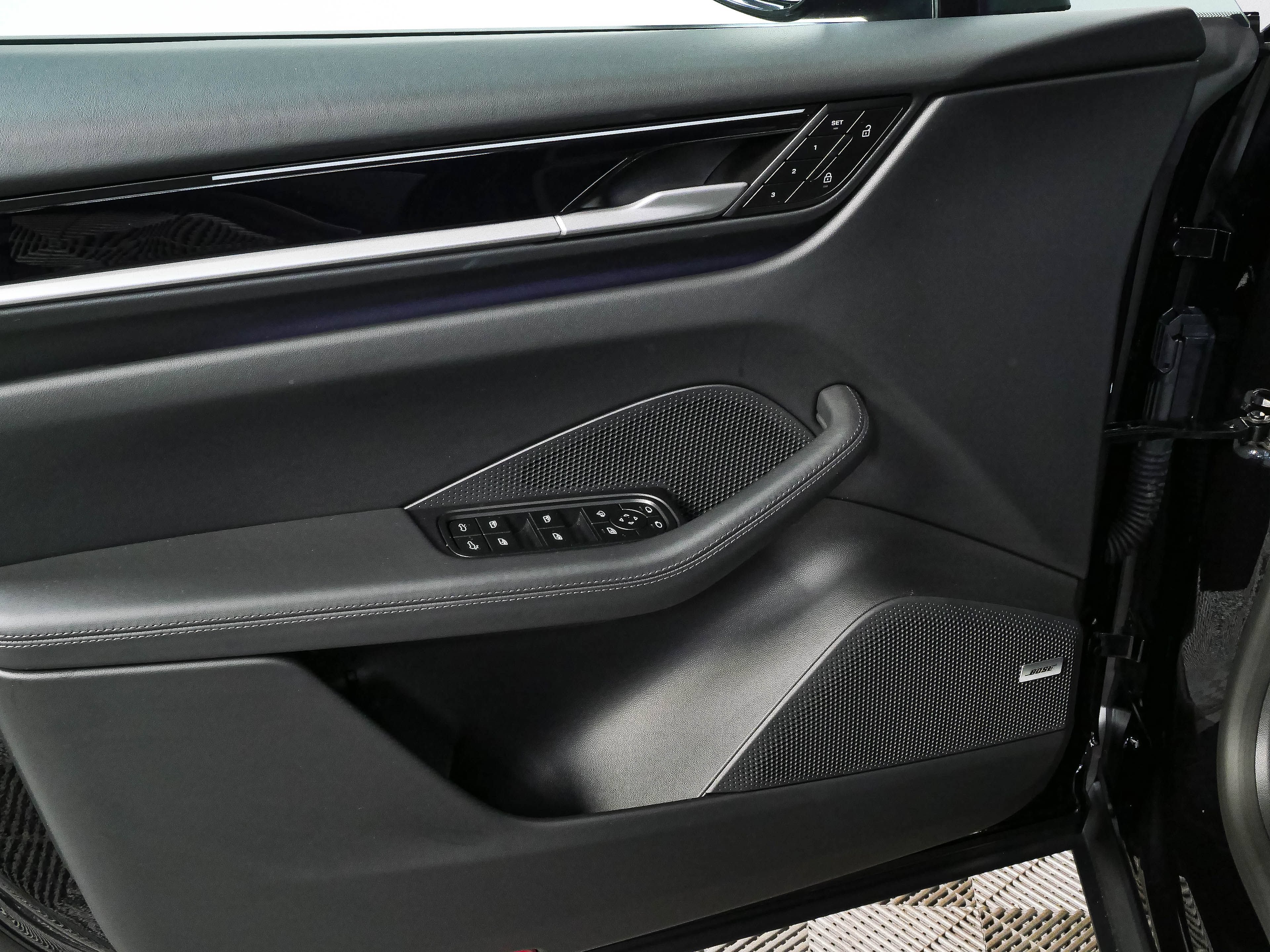 Certified 2025 Porsche Macan Electric RWD image 6