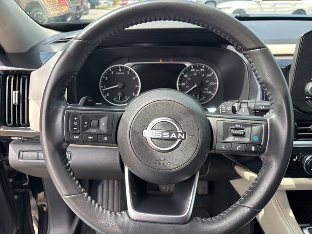 Used 2024 Nissan Pathfinder SV AWD/4WD image 16