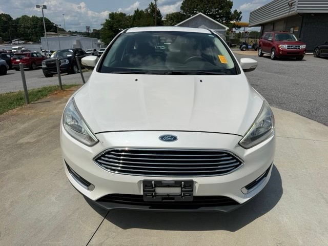 Used 2018 Ford Focus Titanium w/ Titanium Technology Package FWD image 3