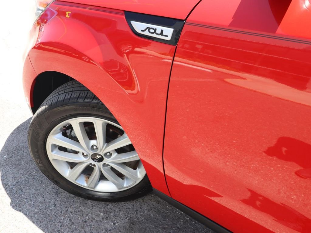 Used 2017 Kia Soul + image 3