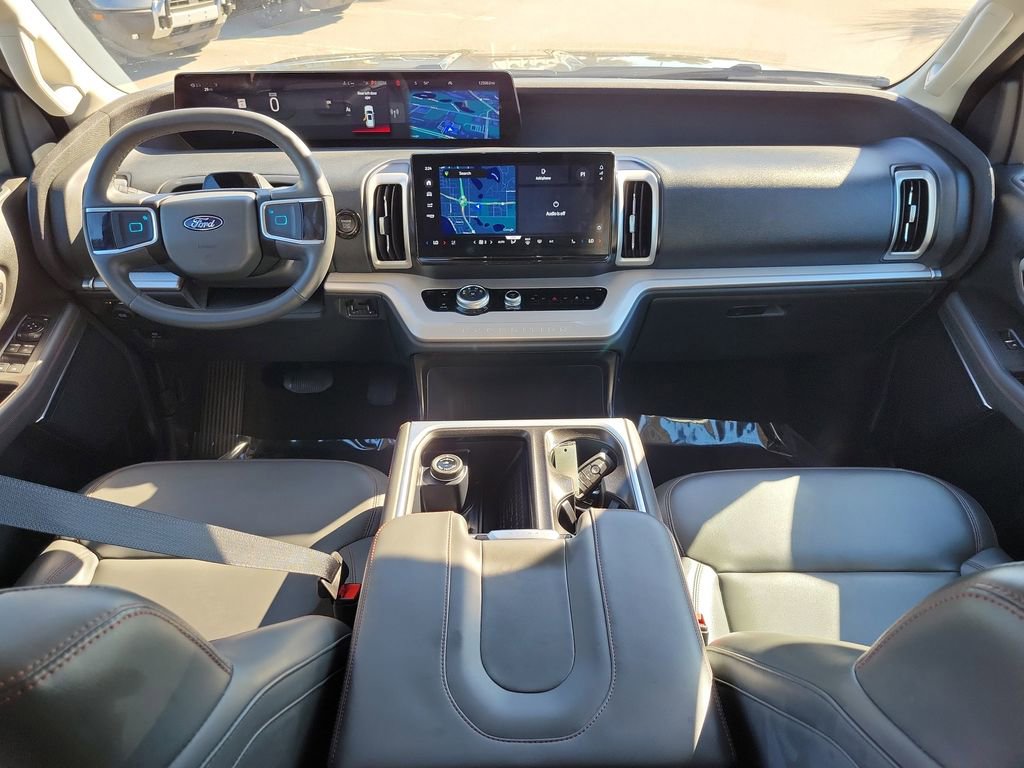 Used 2025 Ford Expedition Active image 11