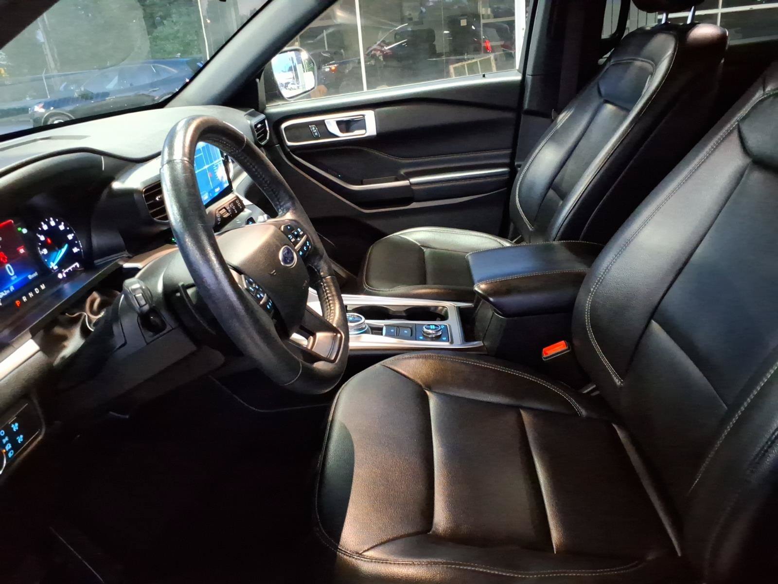 Used 2020 Ford Explorer XLT w/ Equipment Group 202A AWD/4WD image 11