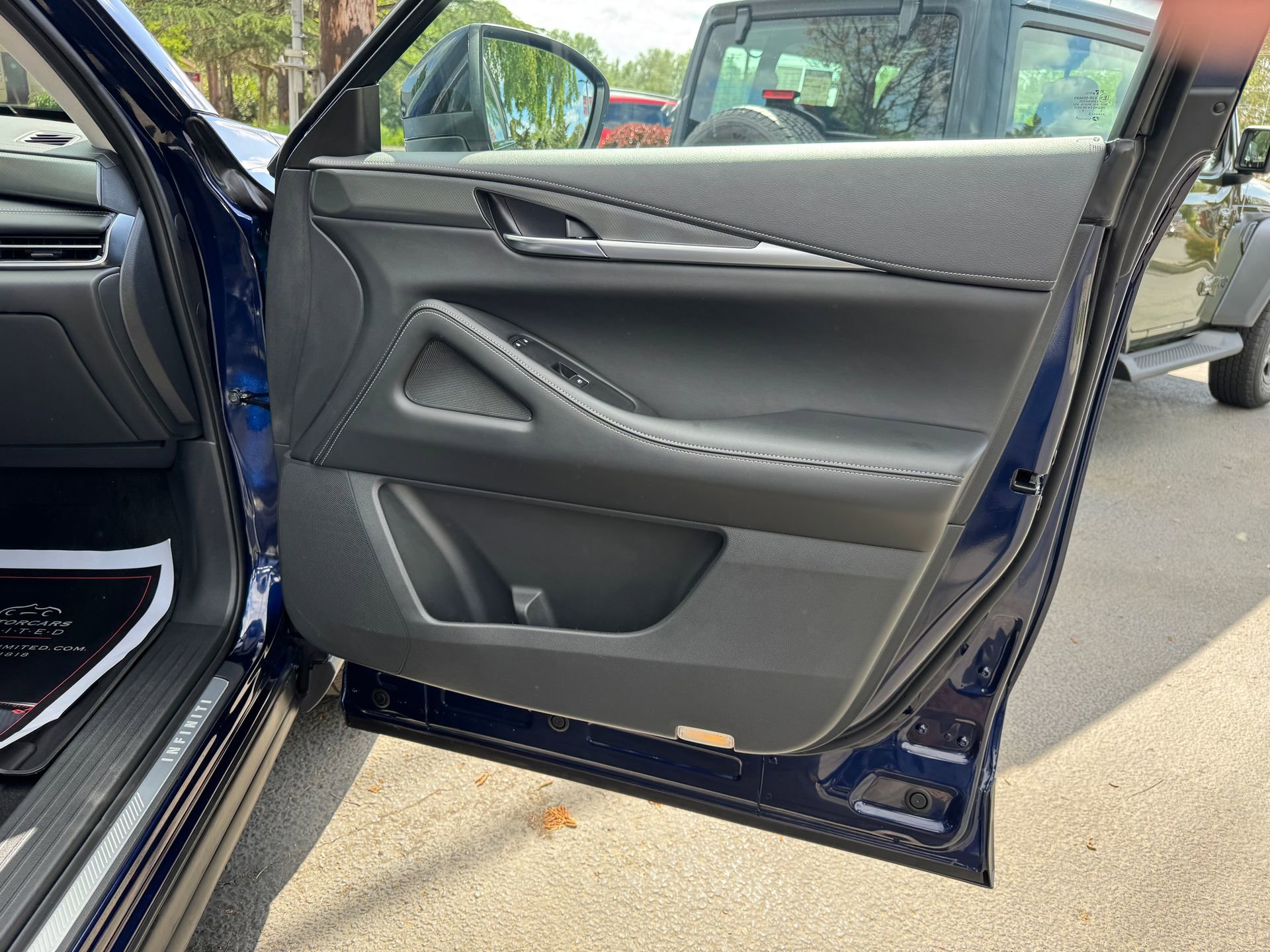 Used 2023 INFINITI QX60 Luxe AWD/4WD image 34