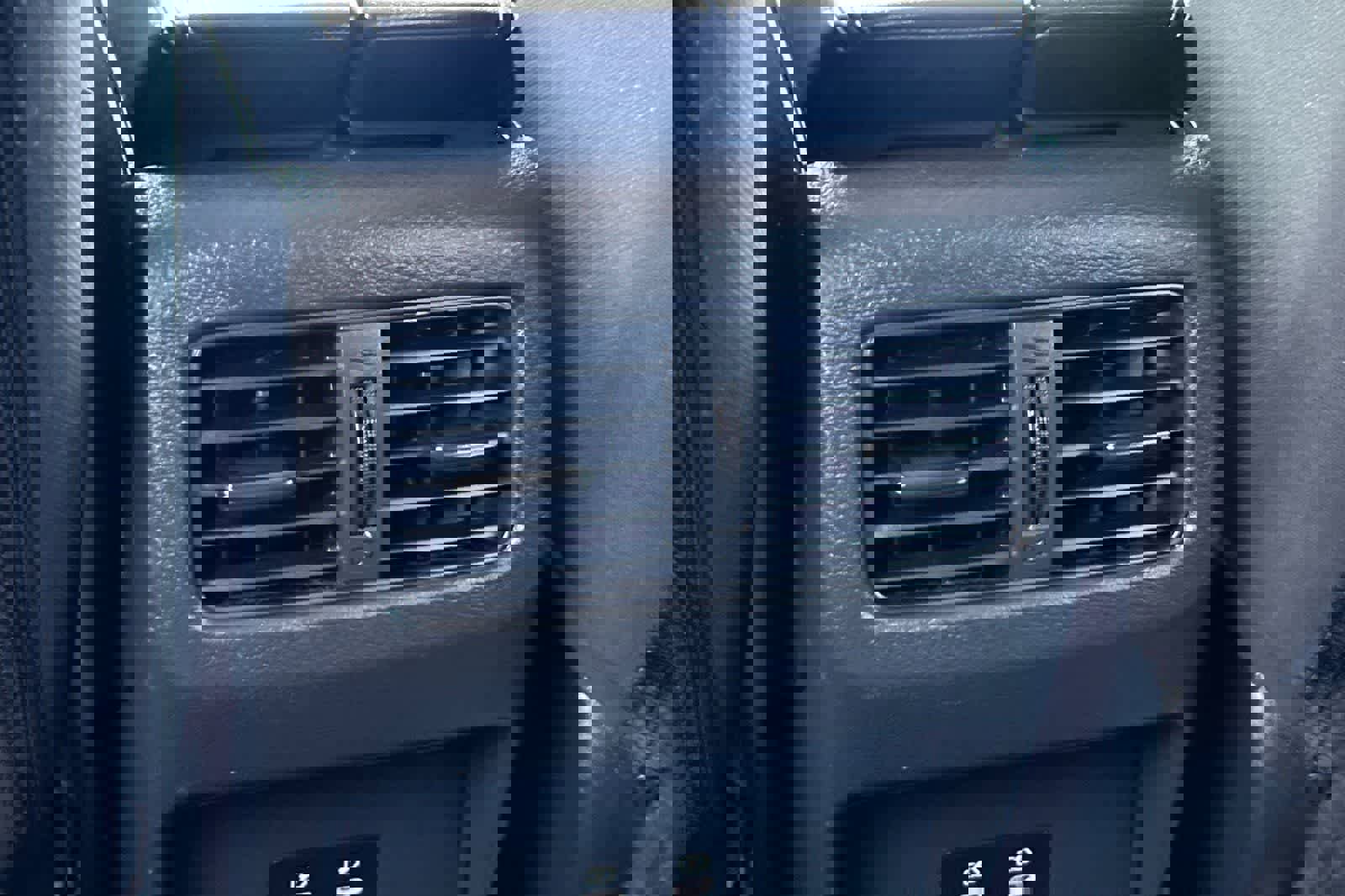 Used 2025 Nissan Rogue SV image 15