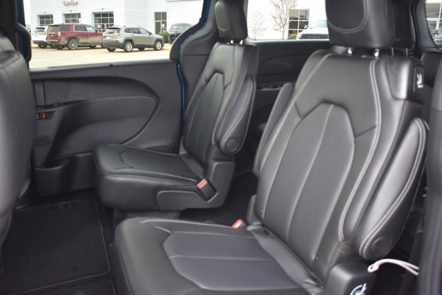 New 2026 Chrysler Pacifica Select image 15