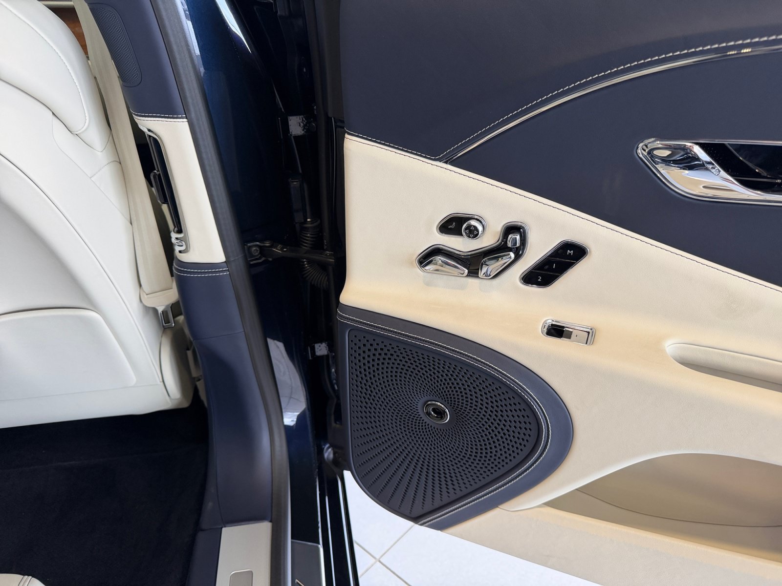 Used 2024 Bentley Flying Spur V8 AWD/4WD image 19