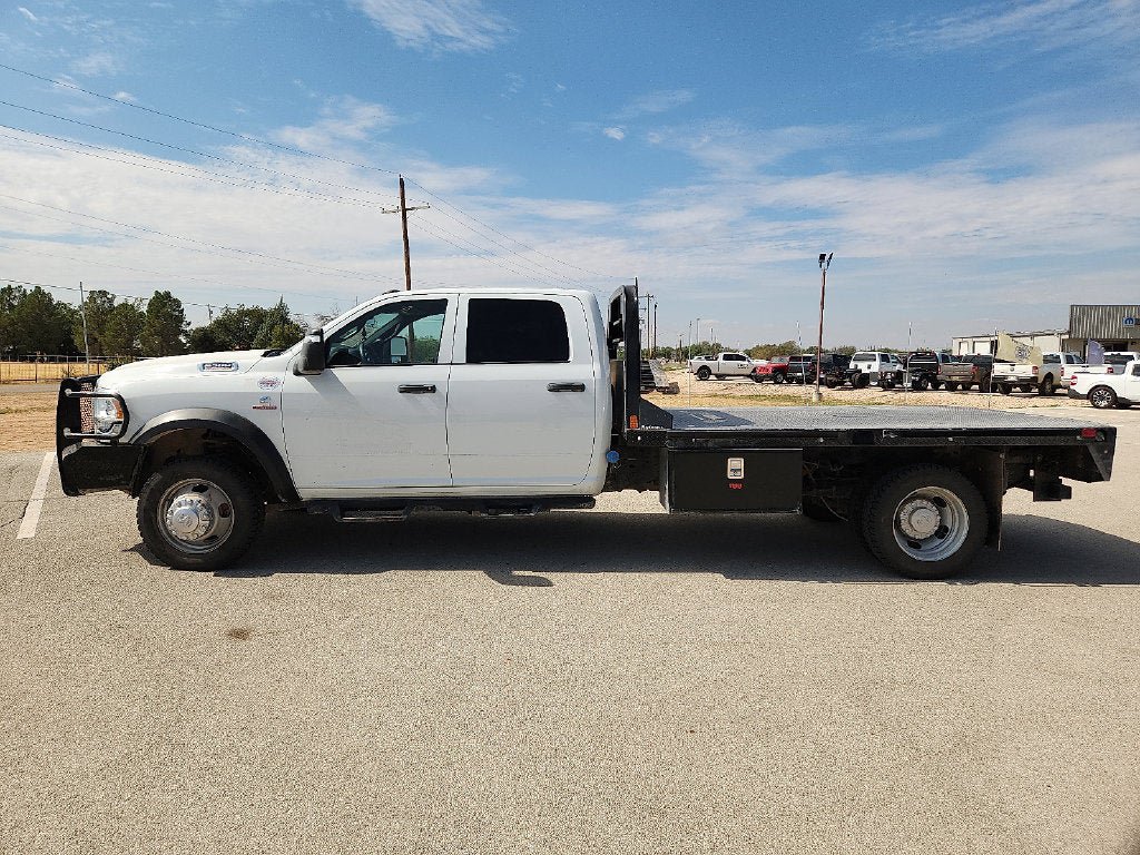 Used 2024 RAM 5500 Tradesman w/ Chrome Appearance Group AWD/4WD image 2