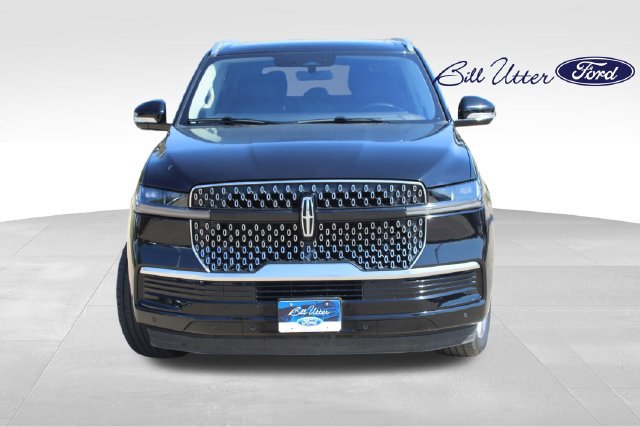 Used 2025 Lincoln Navigator Reserve AWD/4WD image 2