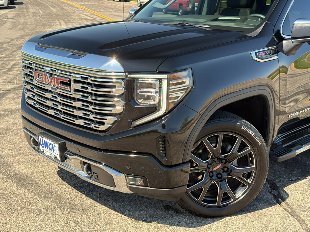 Used 2023 GMC Sierra 1500 Denali w/ Technology Package AWD/4WD image 8