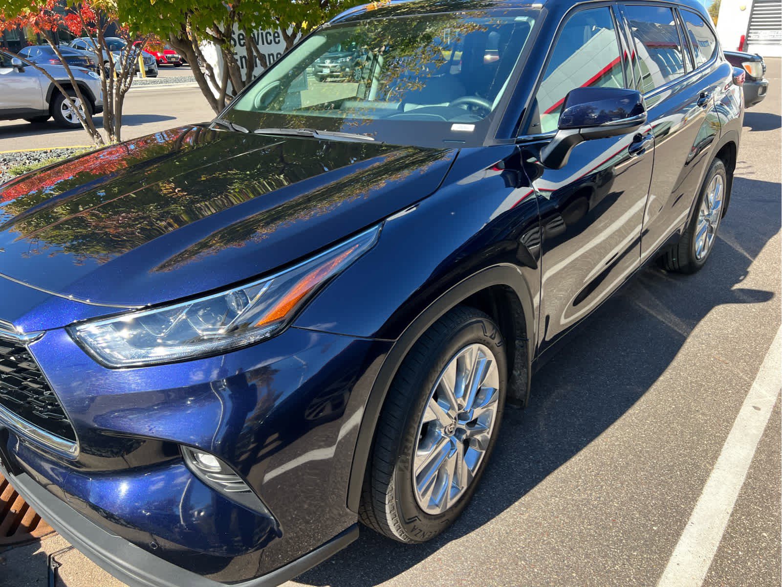 Used 2022 Toyota Highlander Limited image 3