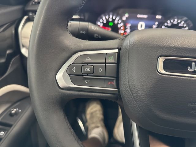 Used 2025 Jeep Compass Limited image 33