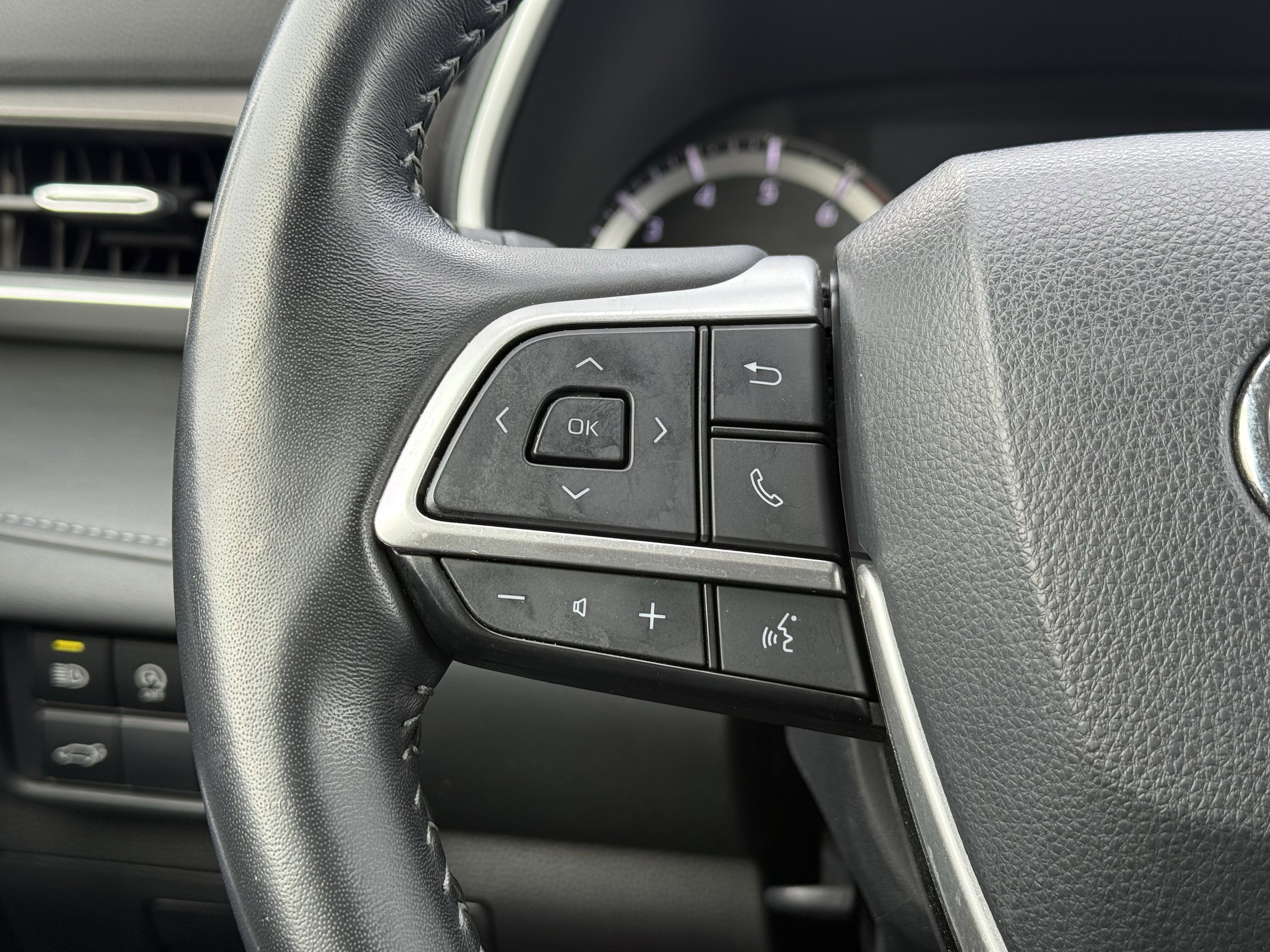 Used 2023 Toyota Highlander XLE image 27