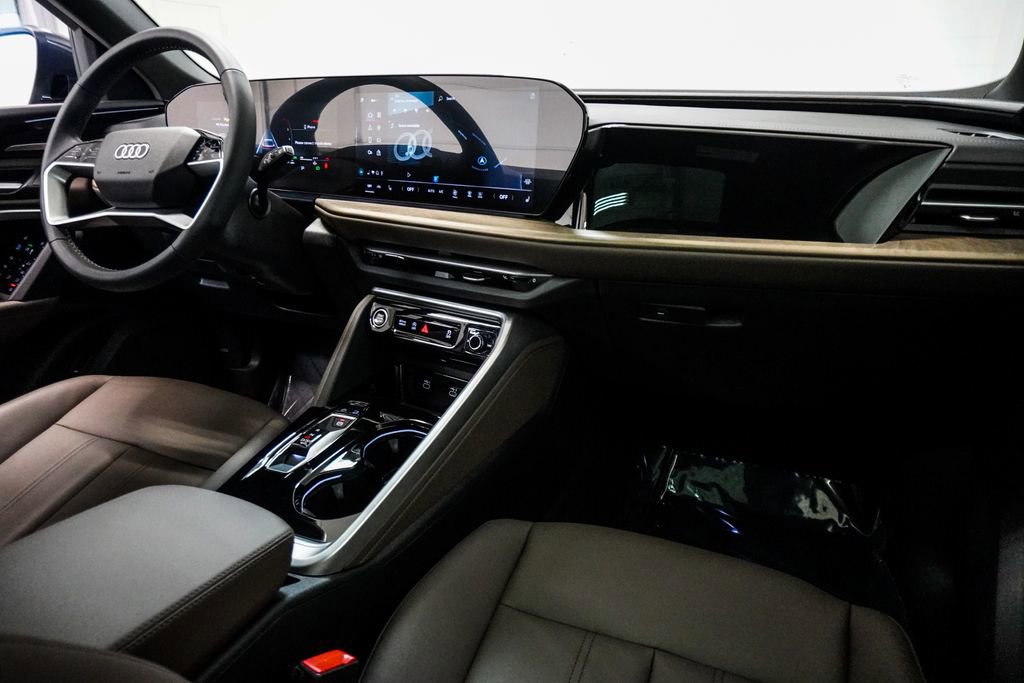 Used 2025 Audi Q5 Premium Plus w/ Premium Plus AWD/4WD image 14