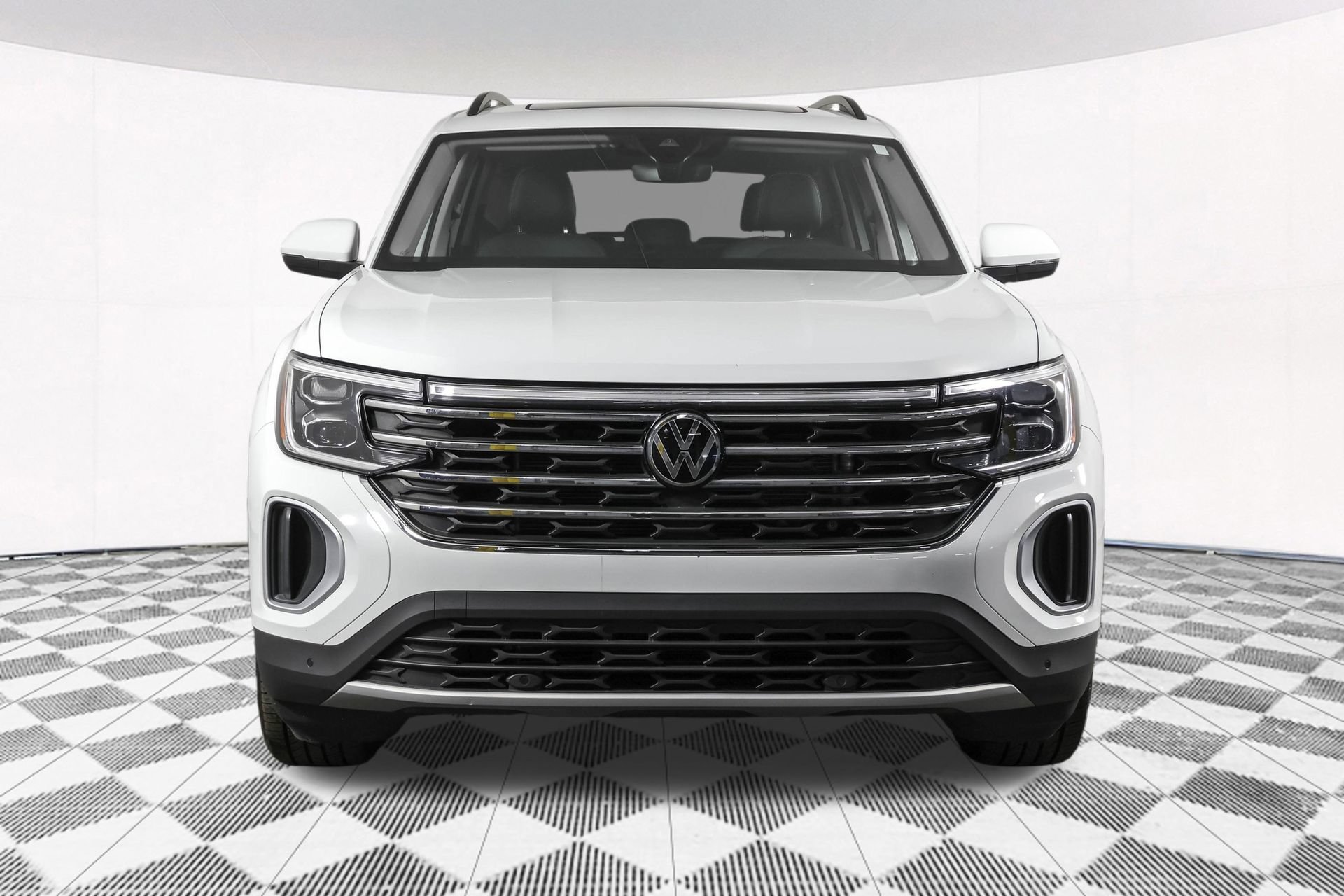 Used 2024 Volkswagen Atlas SE w/ Panoramic Sunroof Package AWD/4WD image 10
