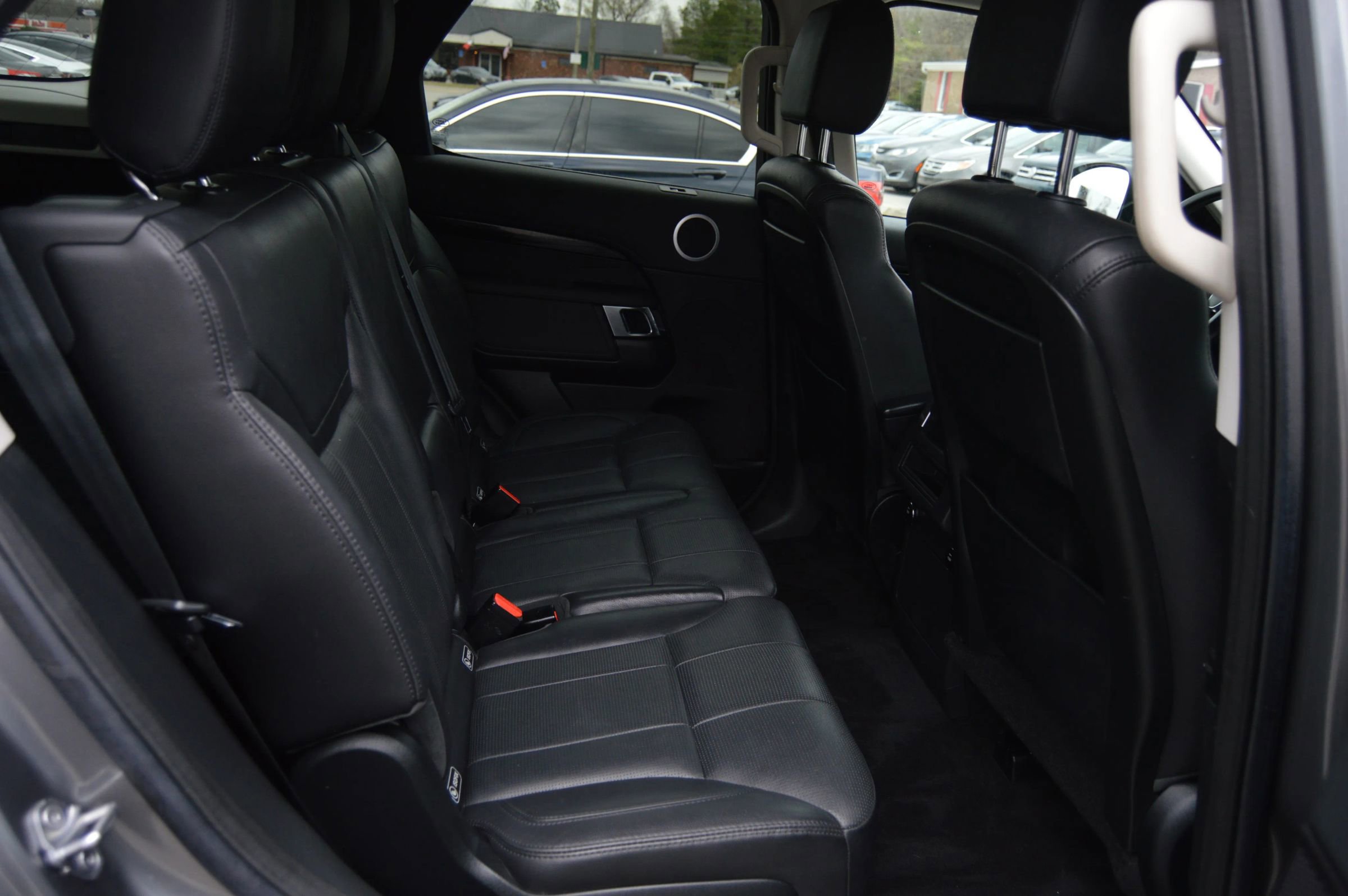 Used 2017 Land Rover Discovery SE AWD/4WD image 21