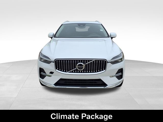 Used 2023 Volvo XC60 B5 Ultimate w/ Climate Package FWD image 3