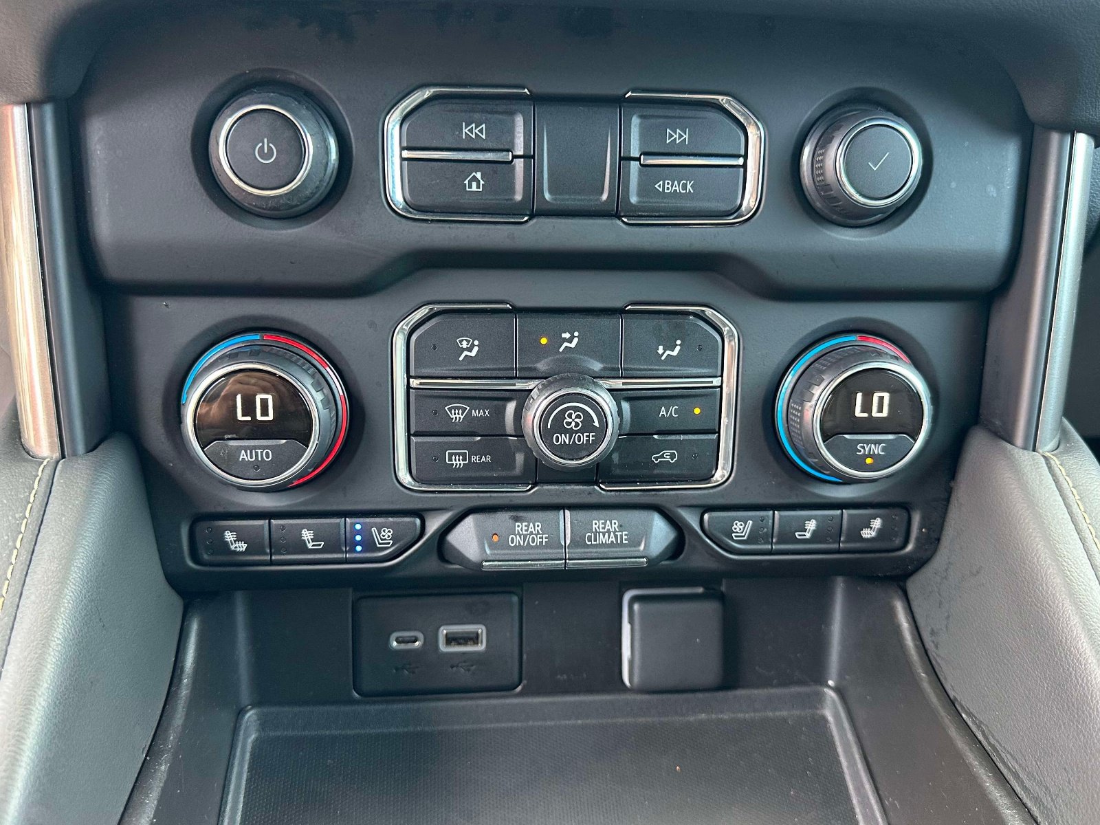 Used 2021 Chevrolet Tahoe Premier AWD/4WD image 14