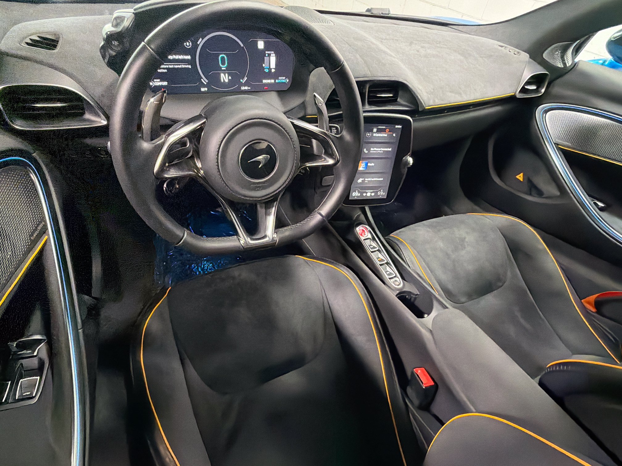 Used 2023 McLaren Artura RWD image 15