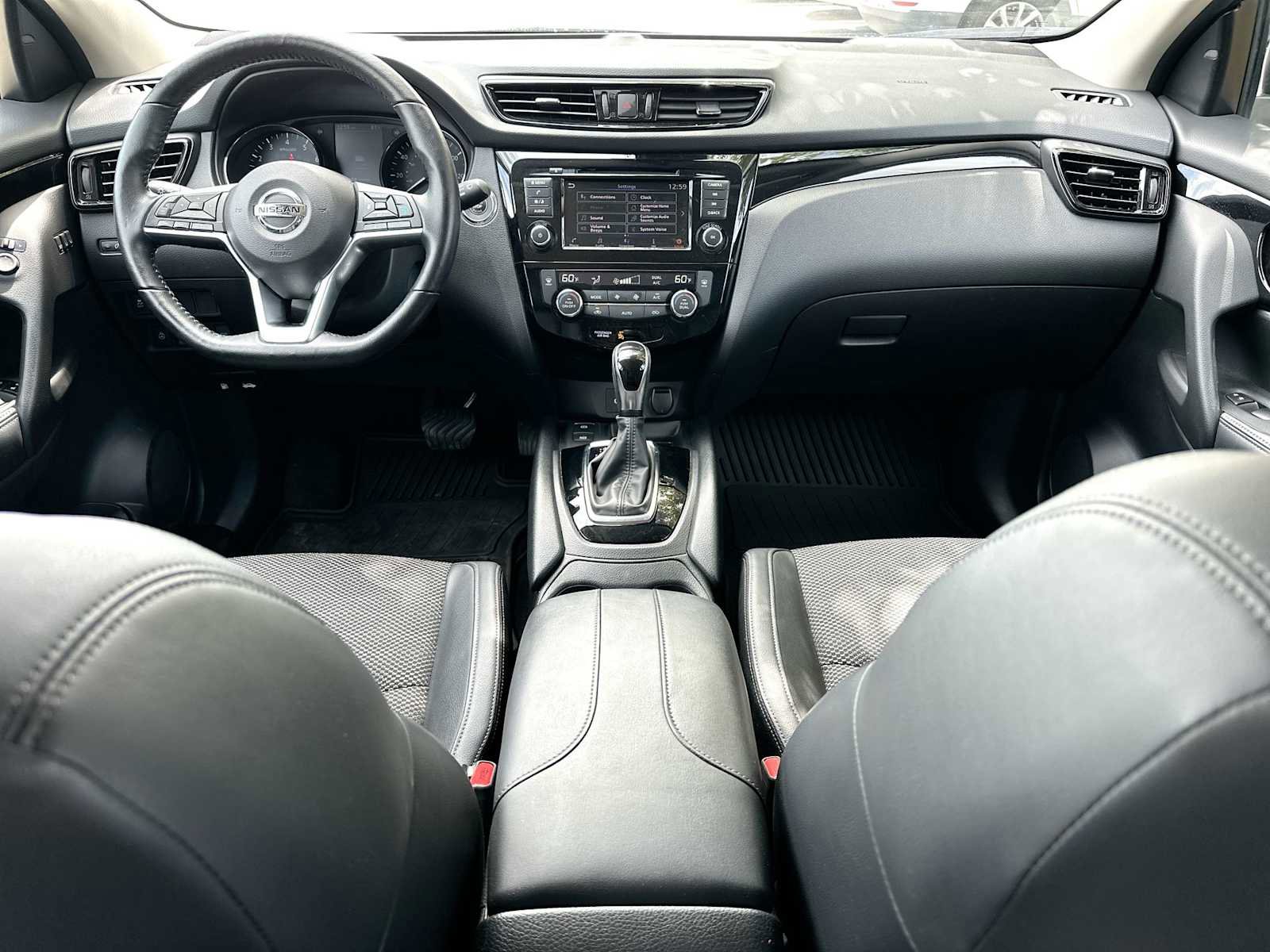 Used 2022 Nissan Rogue Sport SV w/ Technology Package image 25