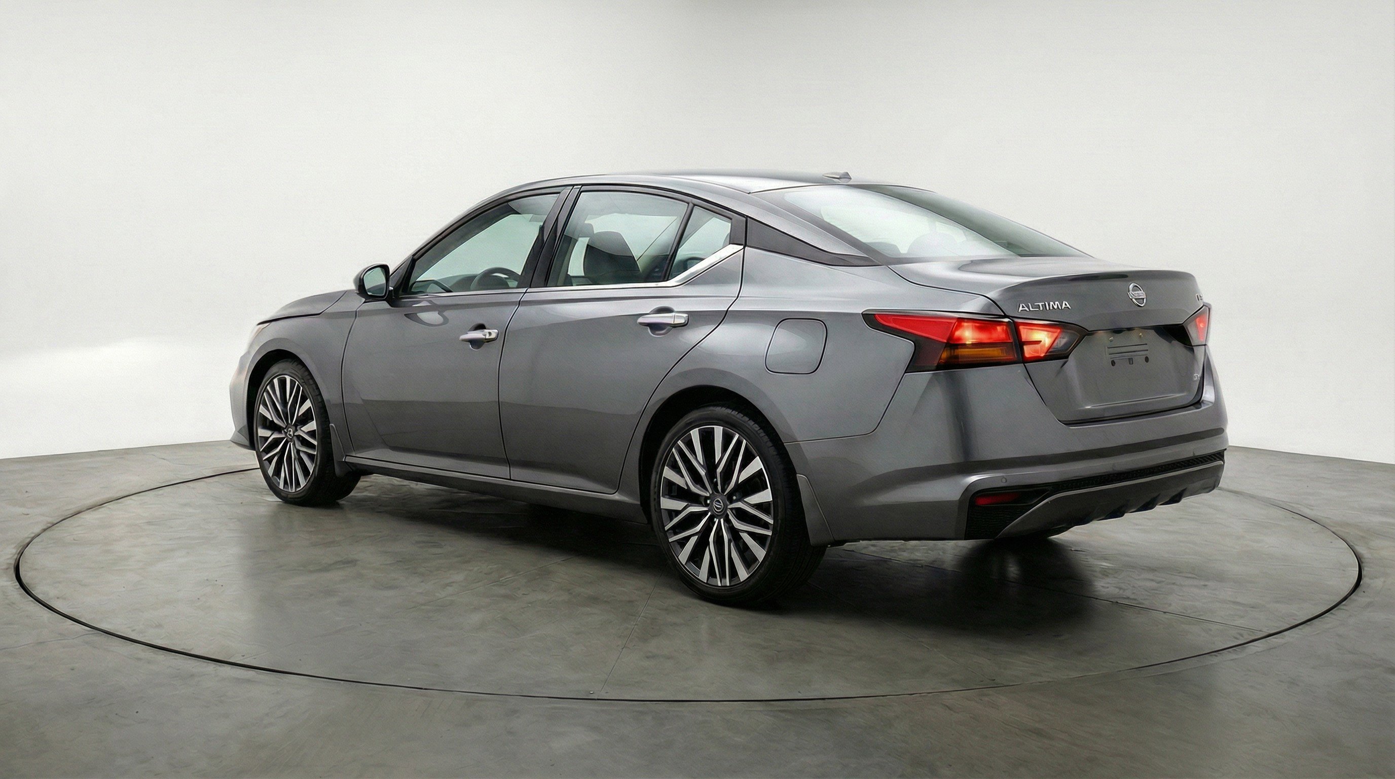 Used 2025 Nissan Altima 2.5 SV image 6
