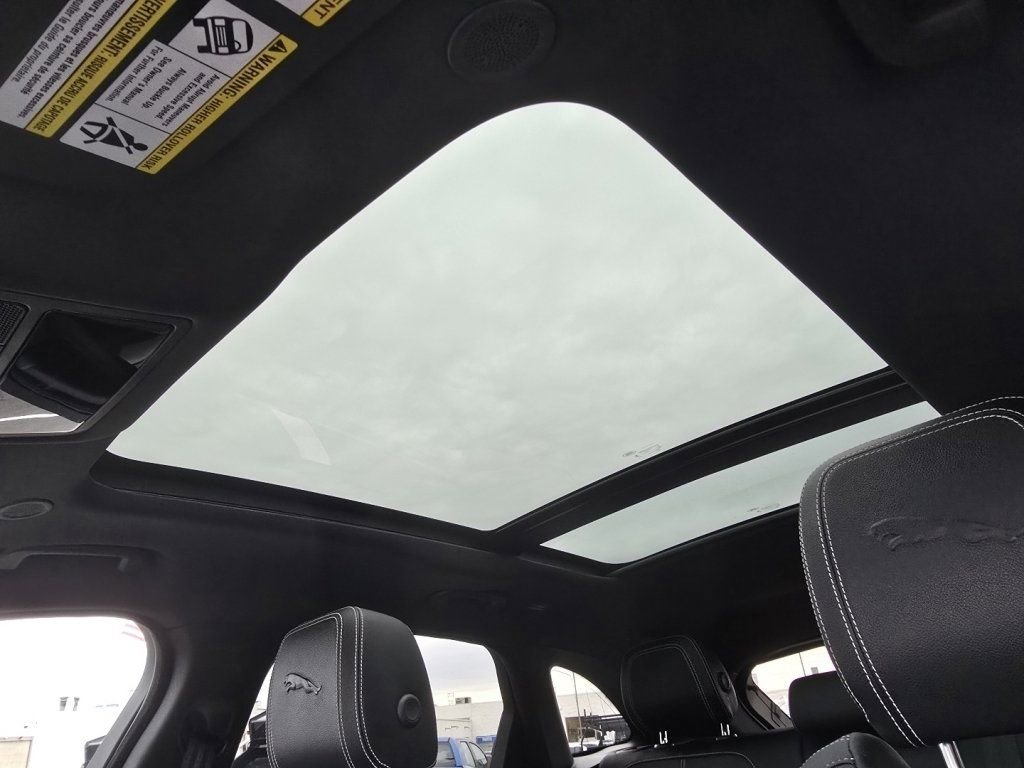 Used 2025 Jaguar F-PACE R-Dynamic S AWD/4WD image 4