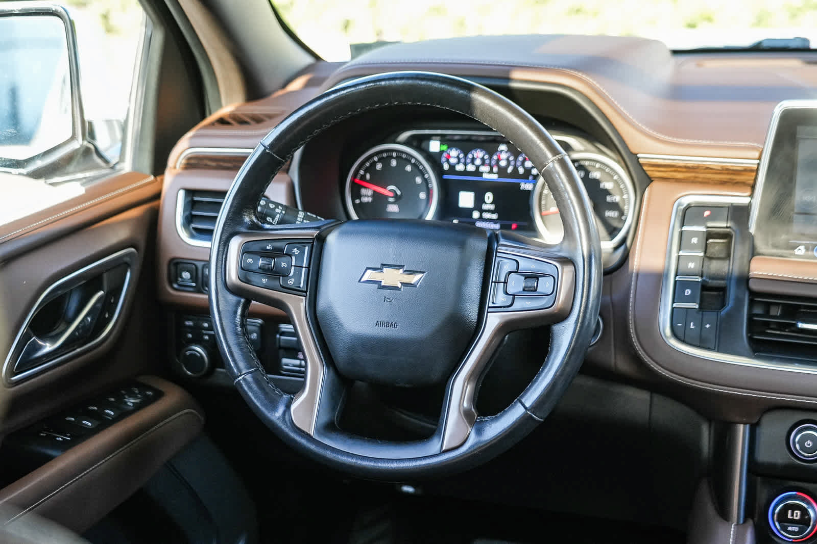Used 2021 Chevrolet Tahoe High Country w/ Premium Package AWD/4WD image 15
