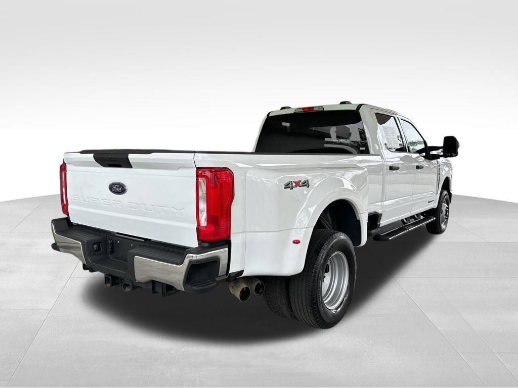 Used 2025 Ford F350 XLT image 3