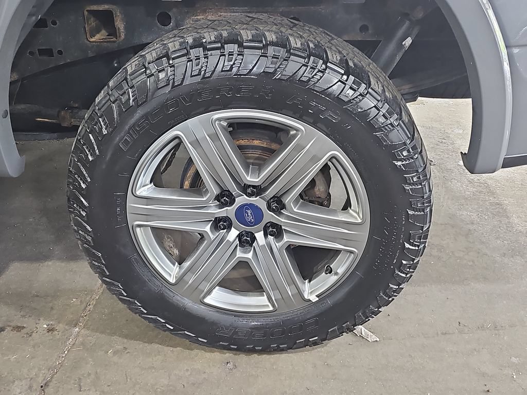Used 2018 Ford F150 Lariat w/ Equipment Group 502A Luxury AWD/4WD image 39
