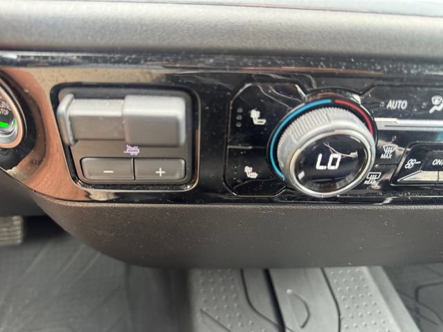 Used 2025 Chevrolet Silverado 1500 LT RWD image 19