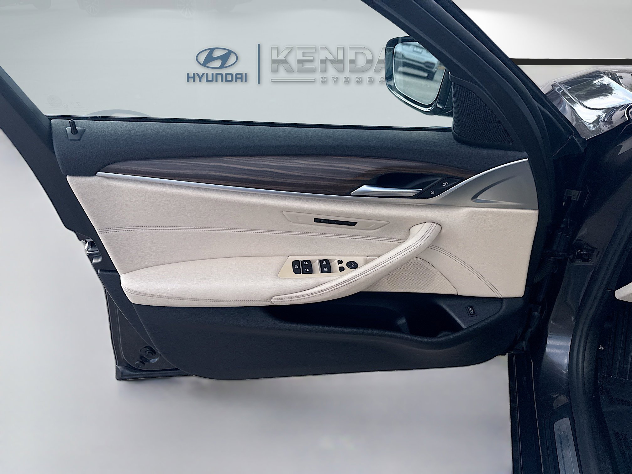 Used 2022 BMW 530i xDrive image 18