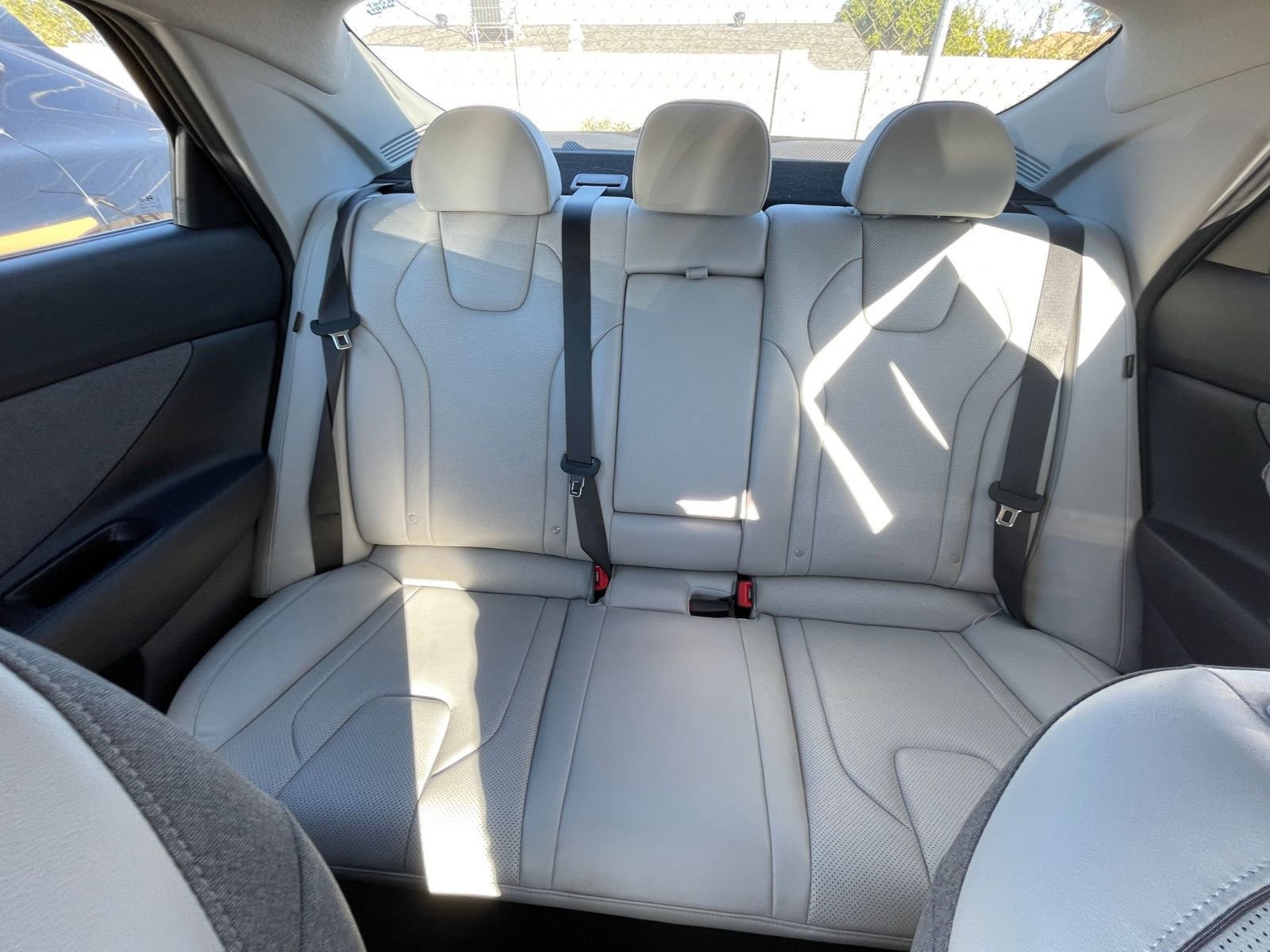 Used 2025 Hyundai Elantra Limited image 38