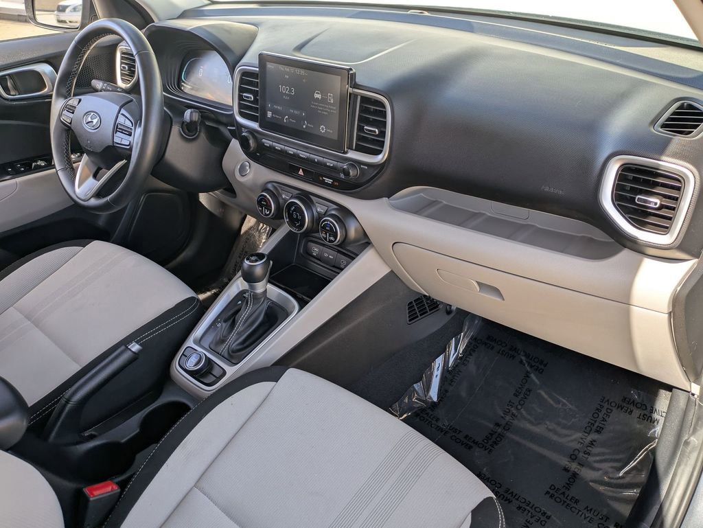 Used 2025 Hyundai Venue SEL image 29