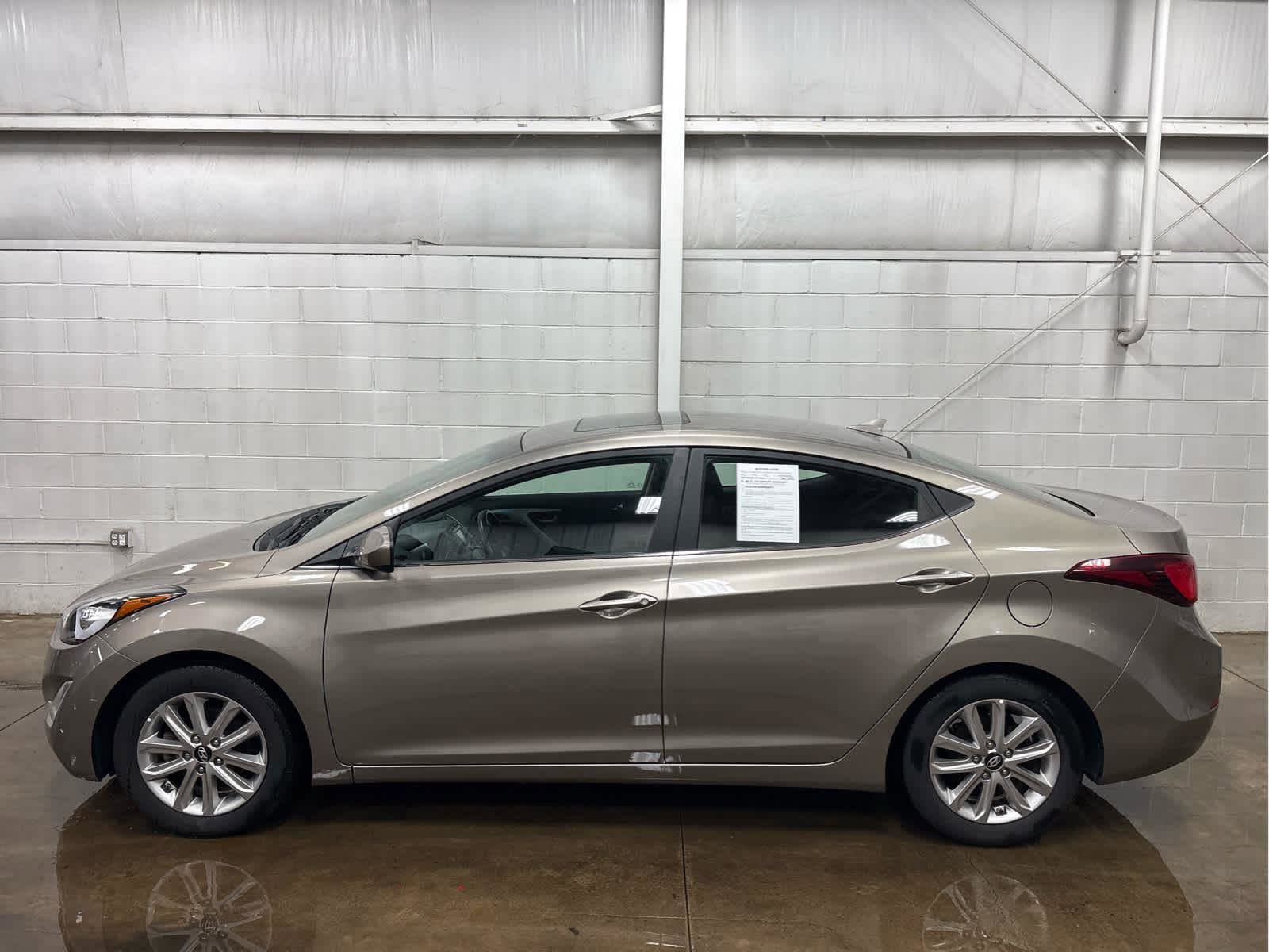 Used 2015 Hyundai Elantra SE w/ Option Group 03 FWD image 5