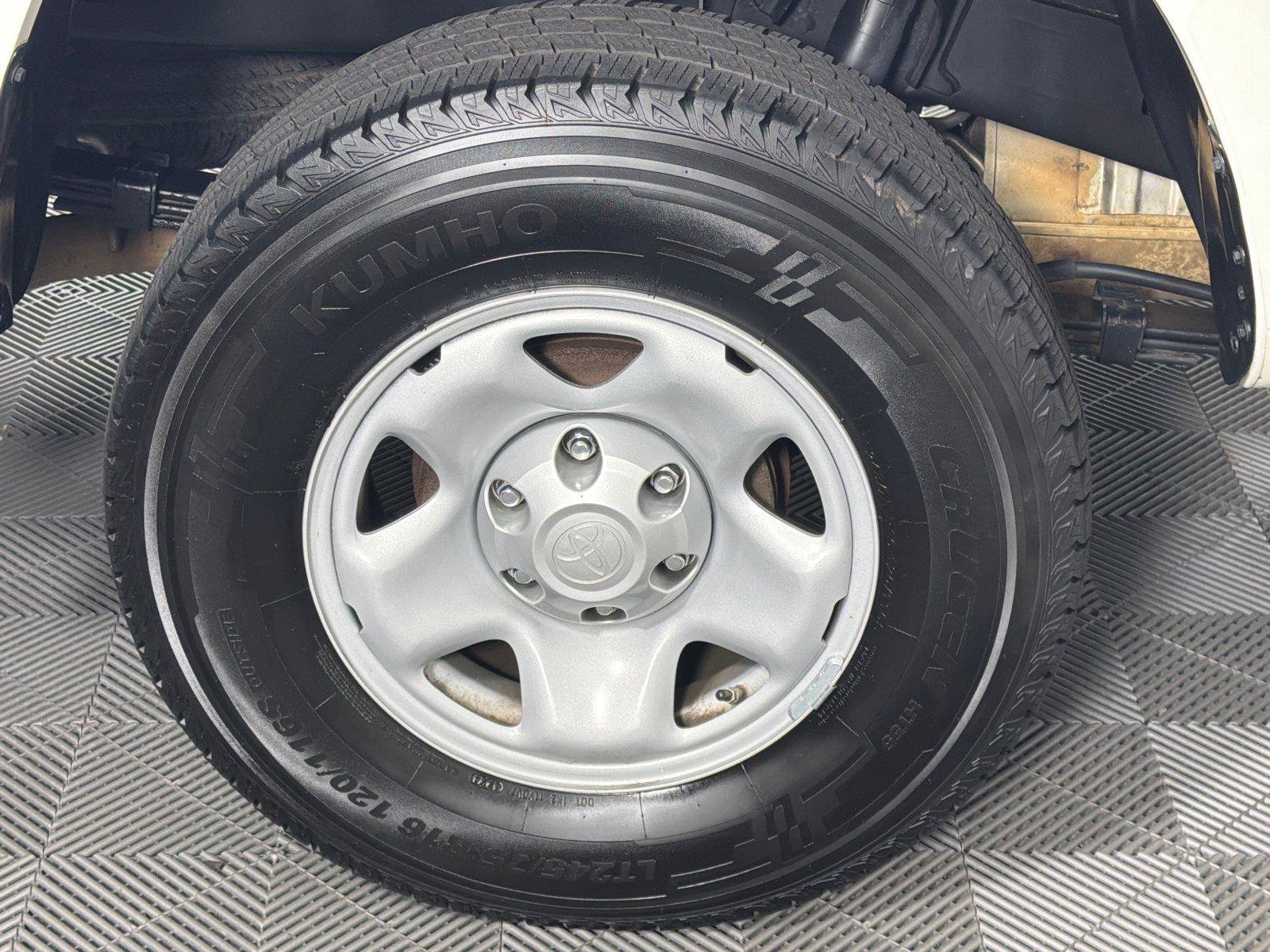 Used 2023 Toyota Tacoma SR5 RWD image 17