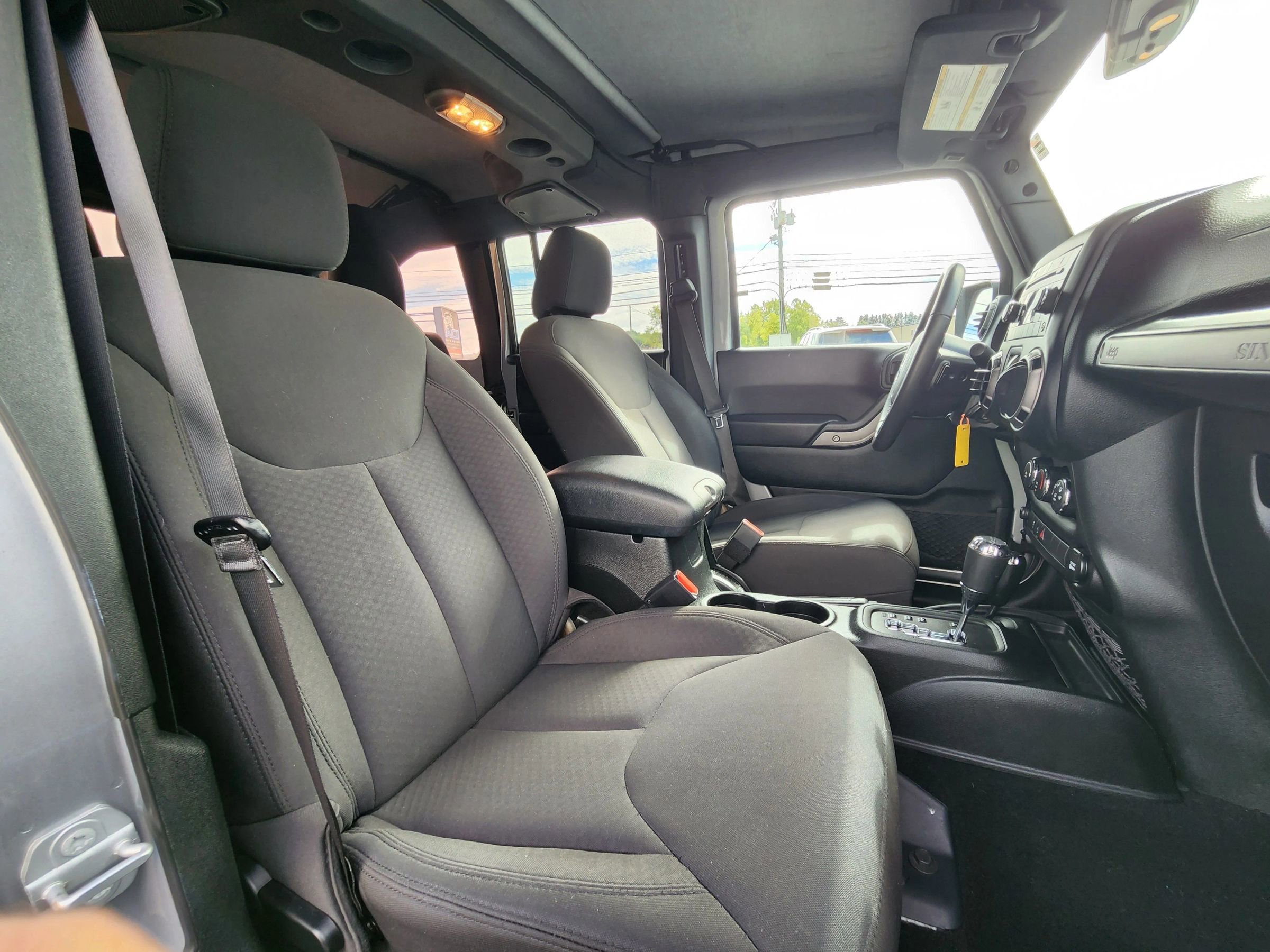 Used 2018 Jeep Wrangler Unlimited Sport S image 35