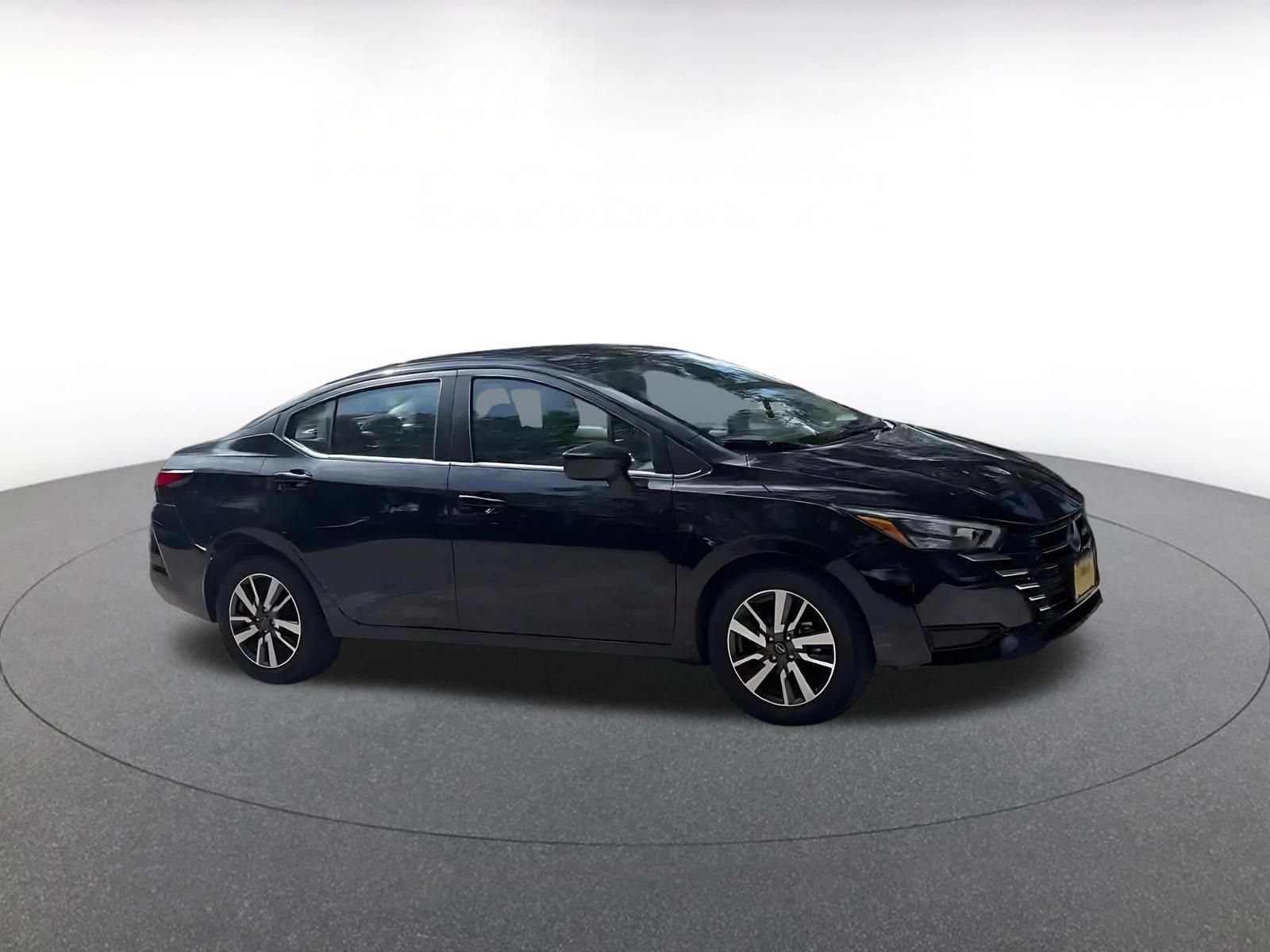 Used 2025 Nissan Versa SV FWD video 2