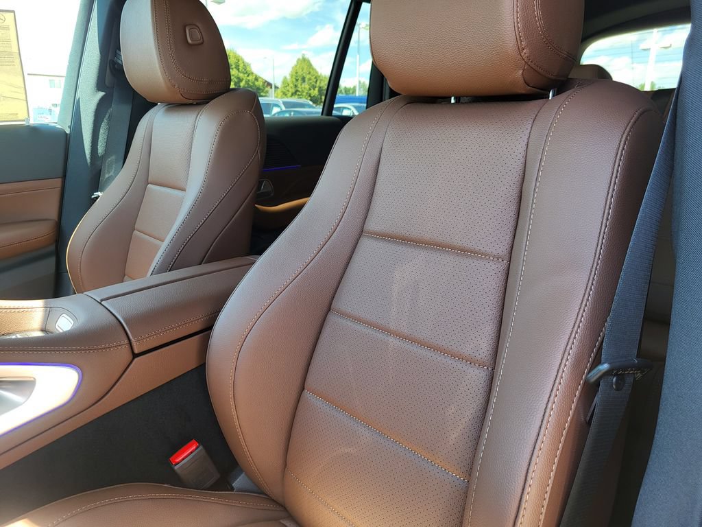 Used 2025 Mercedes-Benz GLS 450 4MATIC image 15