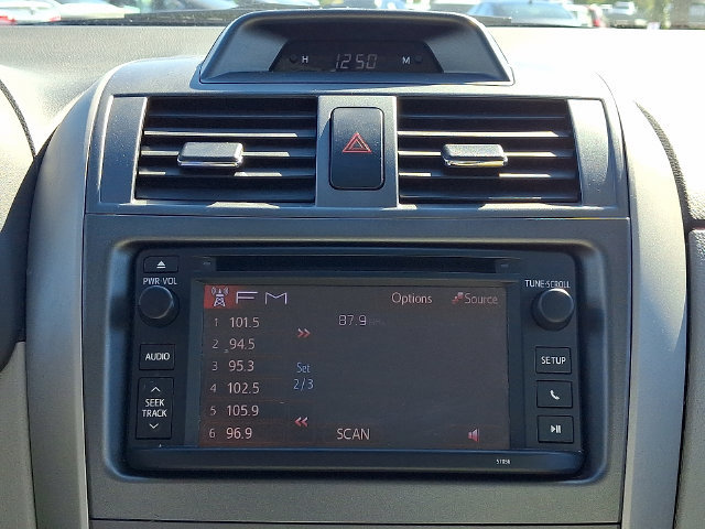 Used 2013 Toyota Corolla LE FWD image 17