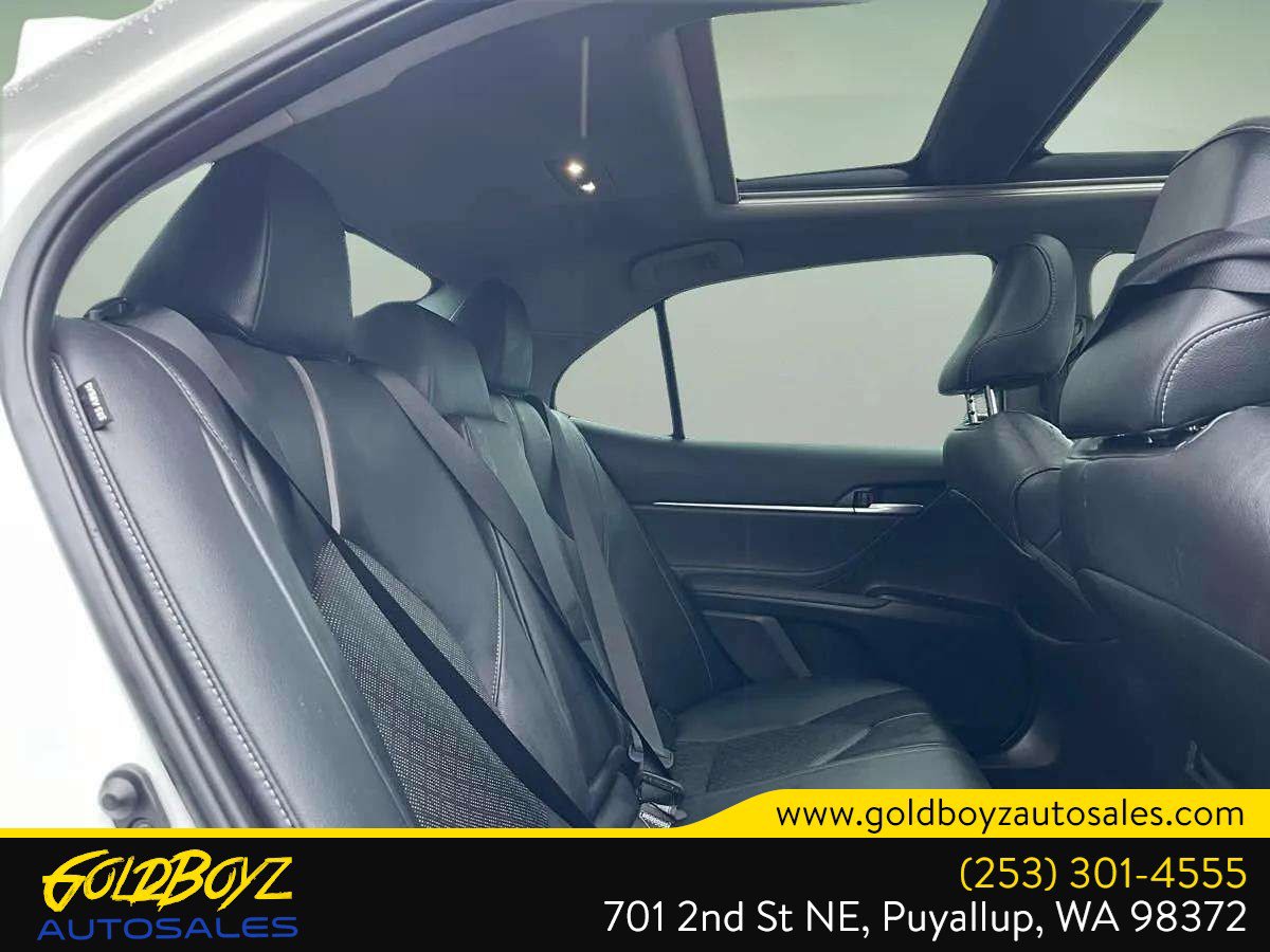 Used 2018 Toyota Camry XSE image 16