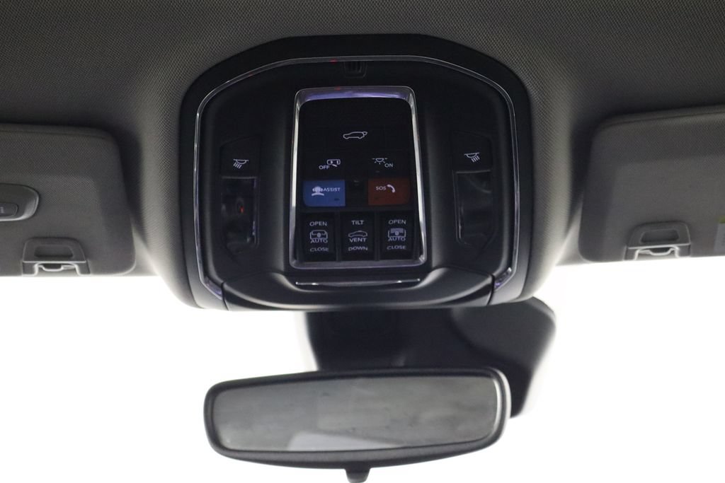 Used 2022 Jeep Grand Cherokee Limited AWD/4WD image 28