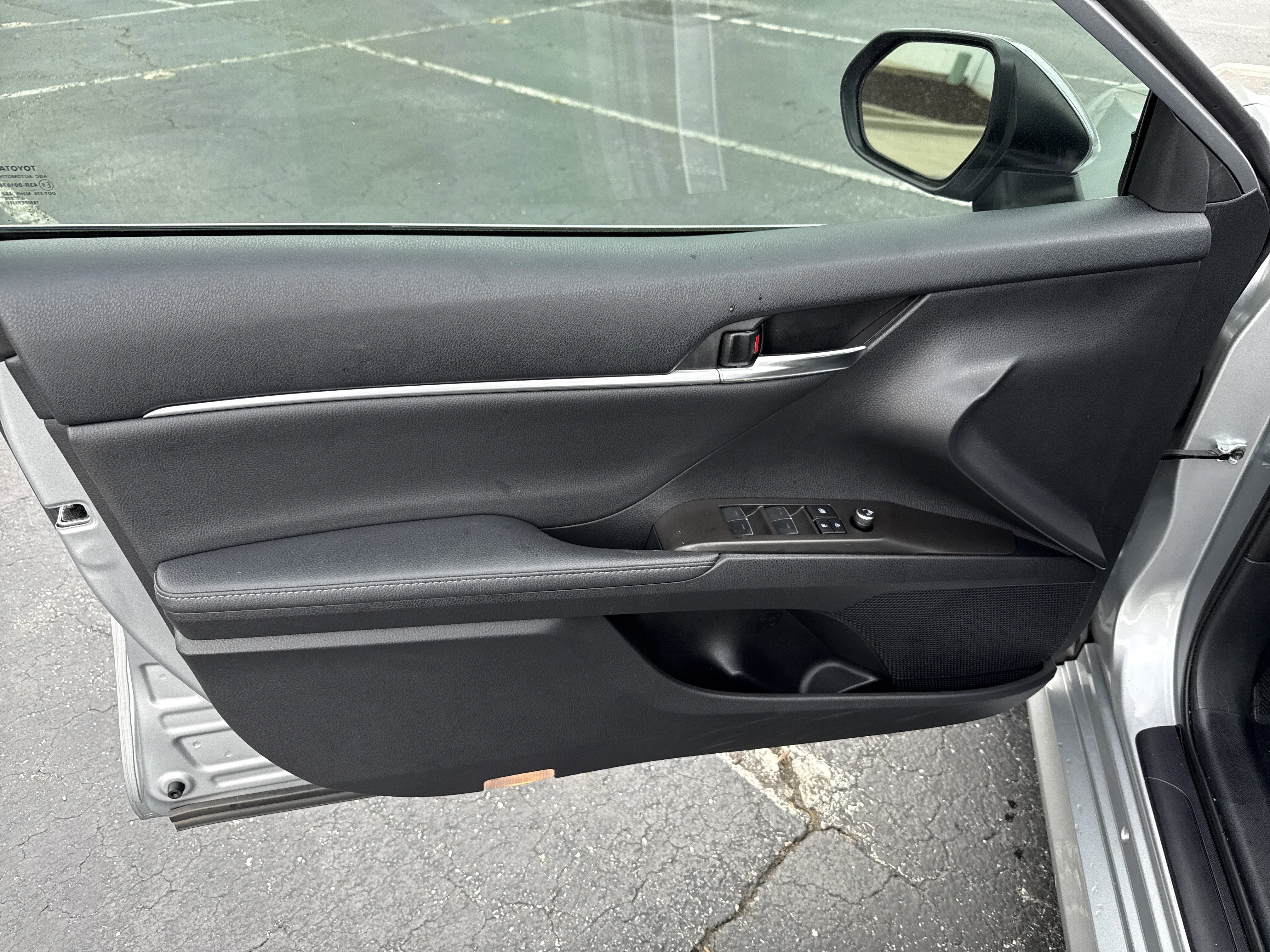 Used 2023 Toyota Camry XLE FWD image 14